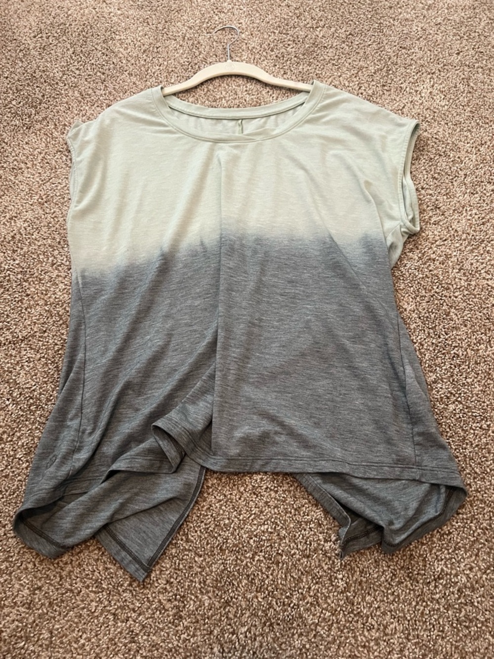 NWOT kuhl ombré grey mint green split back shirt size large. Isla cap sleeve
